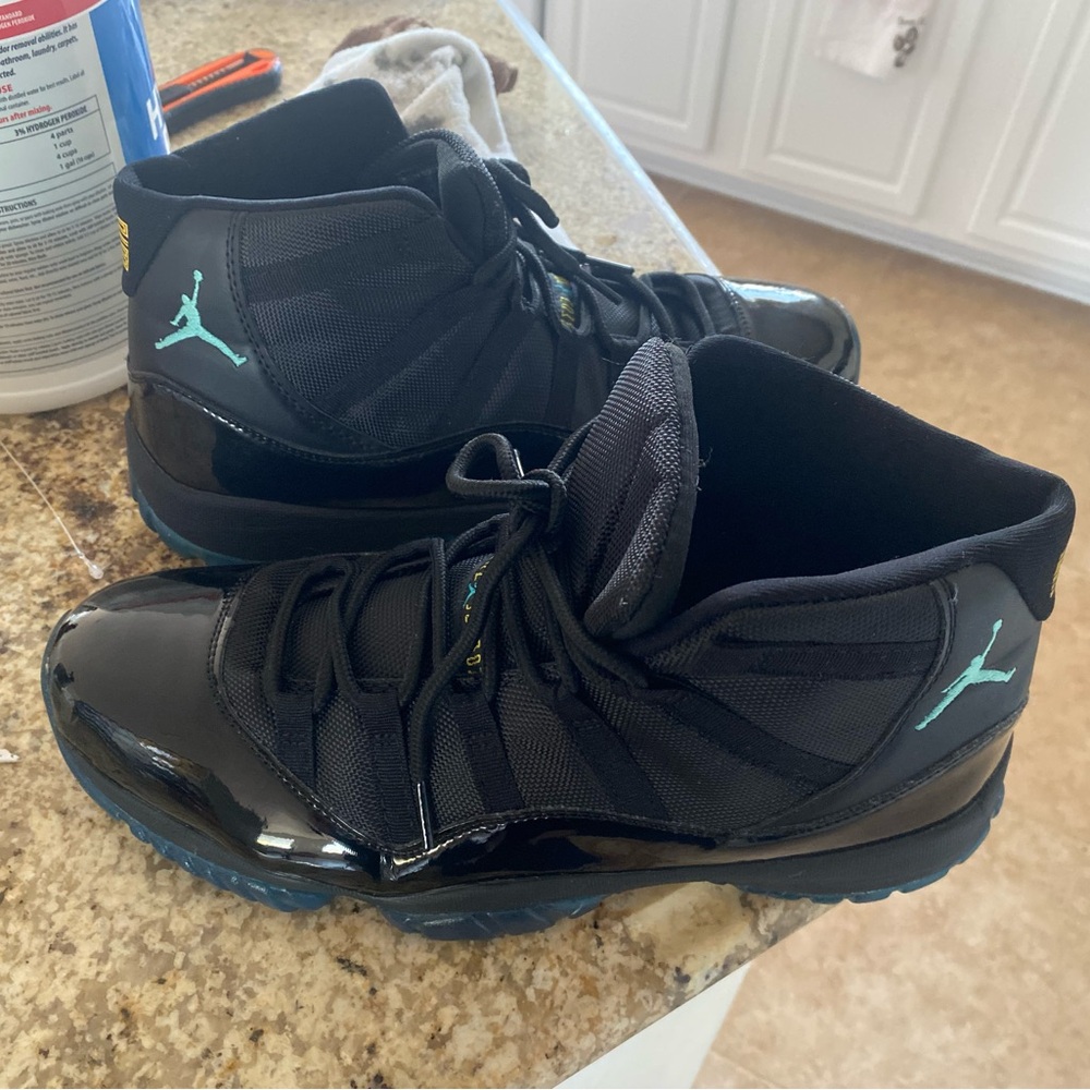 Jordan Men's Black Teal Low-Top Athletic Shoes